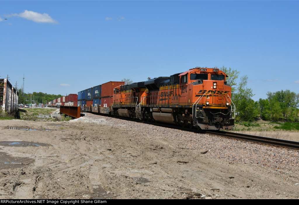 BNSF 8574